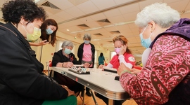 A lot of seniors had been isolated with friends and neighbours with services and activities suspended during the epidemic. Organised by Housing Society Community, the “Harmonic Community Rummikub Fun Day” was held to give the elderly an opportunity to exercise their minds while having fun with their neighbours.